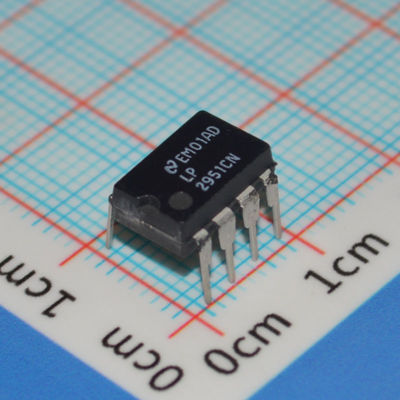 LP2951CN 5V/ADJ منظم LDO 150mA 3V-30V إدخال ±0.5% دقة TO-220/DIP-8 -40 درجة مئوية إلى +125 درجة مئوية تيار هادئ منخفض