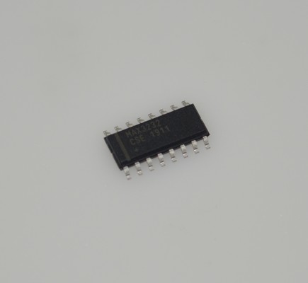 MAX3232CSE 3.0-5.5V RS-232 Transceiver with 2Tx/2Rx 1μA Shutdown ±15kV ESD Protection 250kbps Data Rate 0.1μF Caps Industrial -40°C to +85°C & 16-SOIC Package